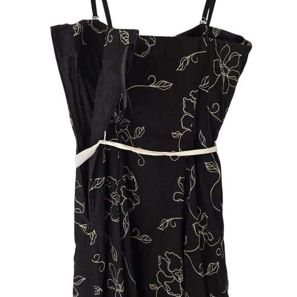 White House Black Market Floral Embroidered Black Dress Lace Hem Size 6 - Picture 5 of 10